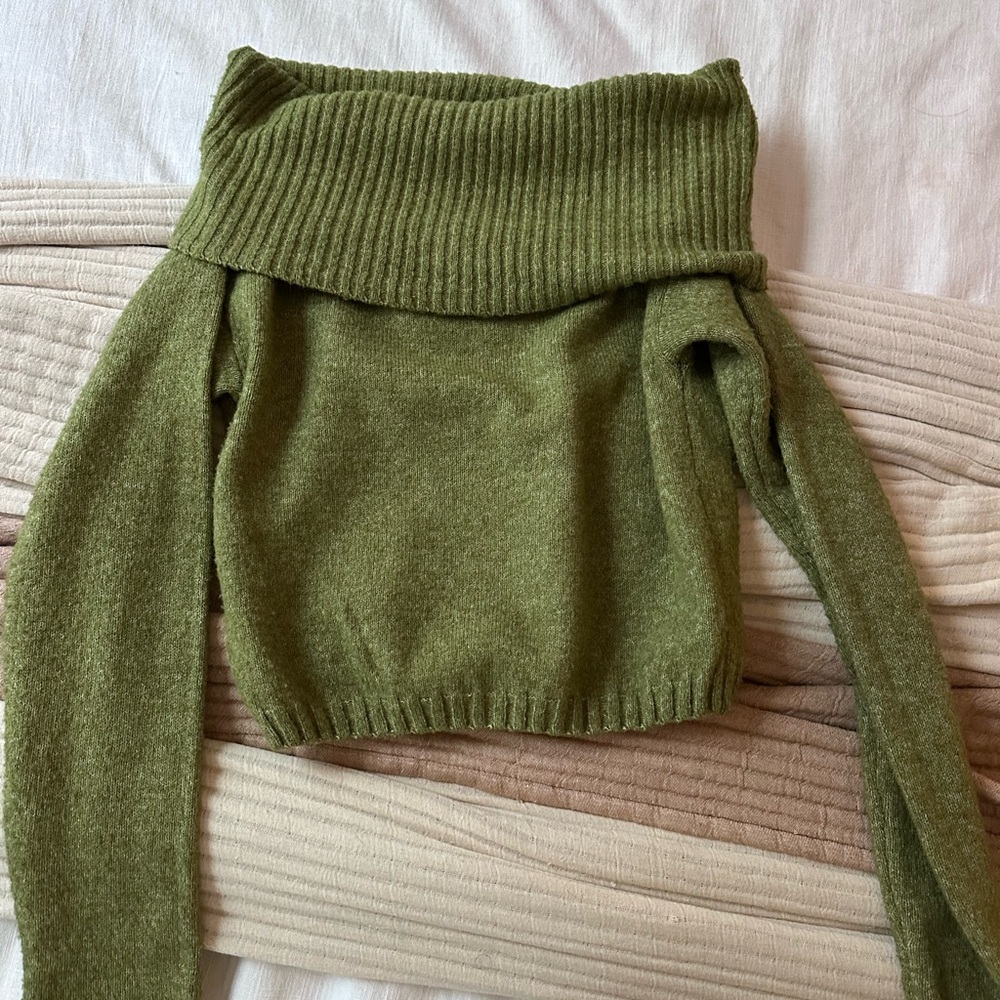 Urban Outfitters Silence + Noise Olive Off Shoulder Sweater - Picture 4 of 5